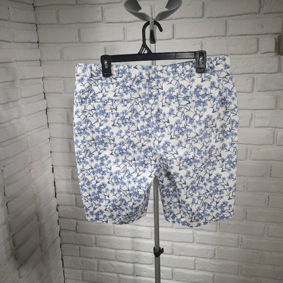 Banana Republic Ladies Size 12 Ivory w/Blue Flower Pattern Bermuda Length Shorts - Picture 2 of 11